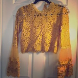 Super cute lace crop long sleeve!